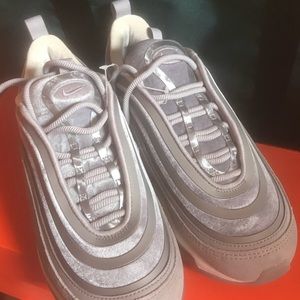 Nike air Max 97 gray gun smoke white Womens sz 7 NWT Nike air Max 97 gray gun smoke white Womens sz 7 NWT